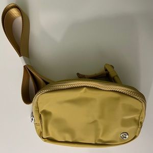 NWT Lululemon Everywhere Belt Bag Golden Sand